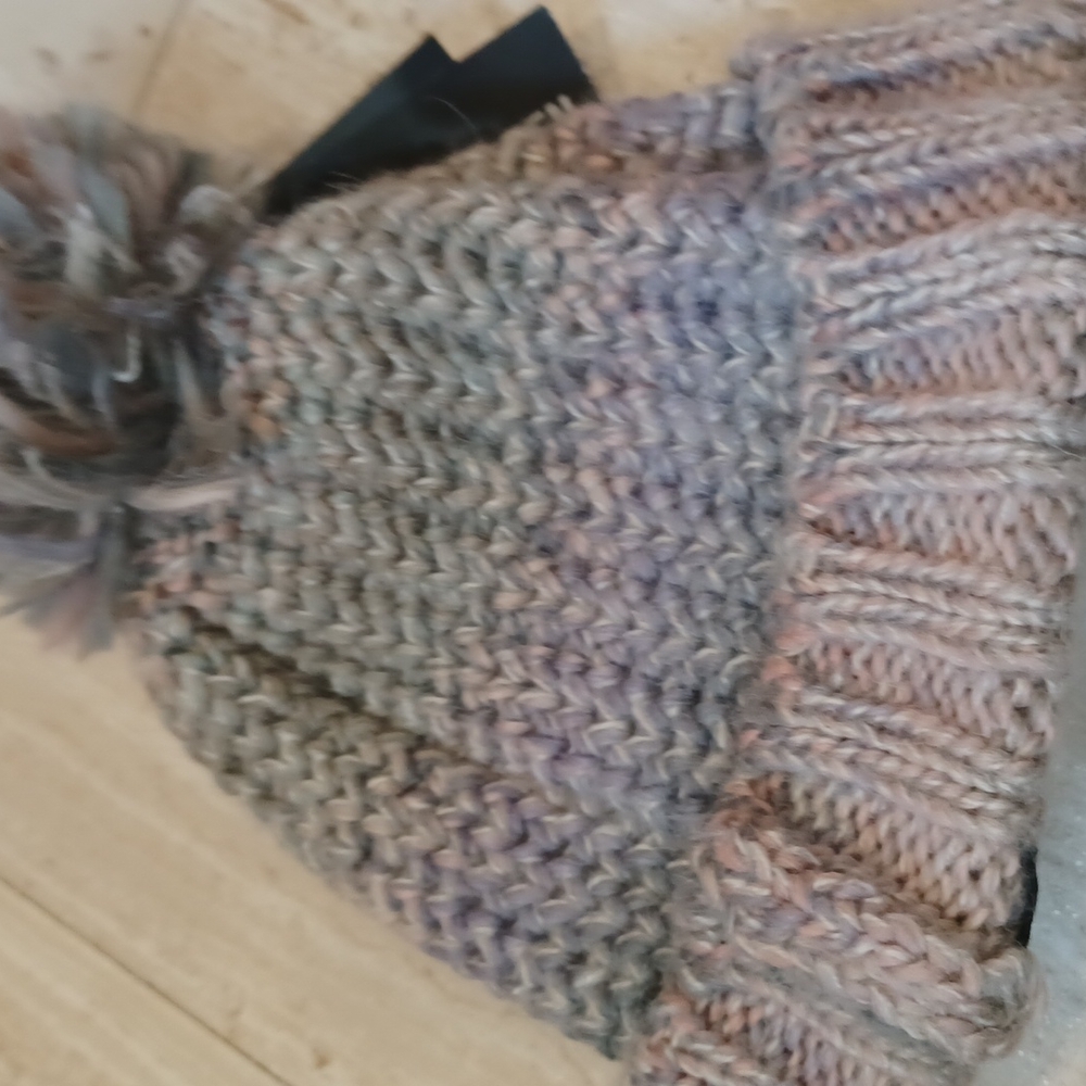NWT Steve Madden Pastel Pom Pom Beanie - Picture 6 of 6